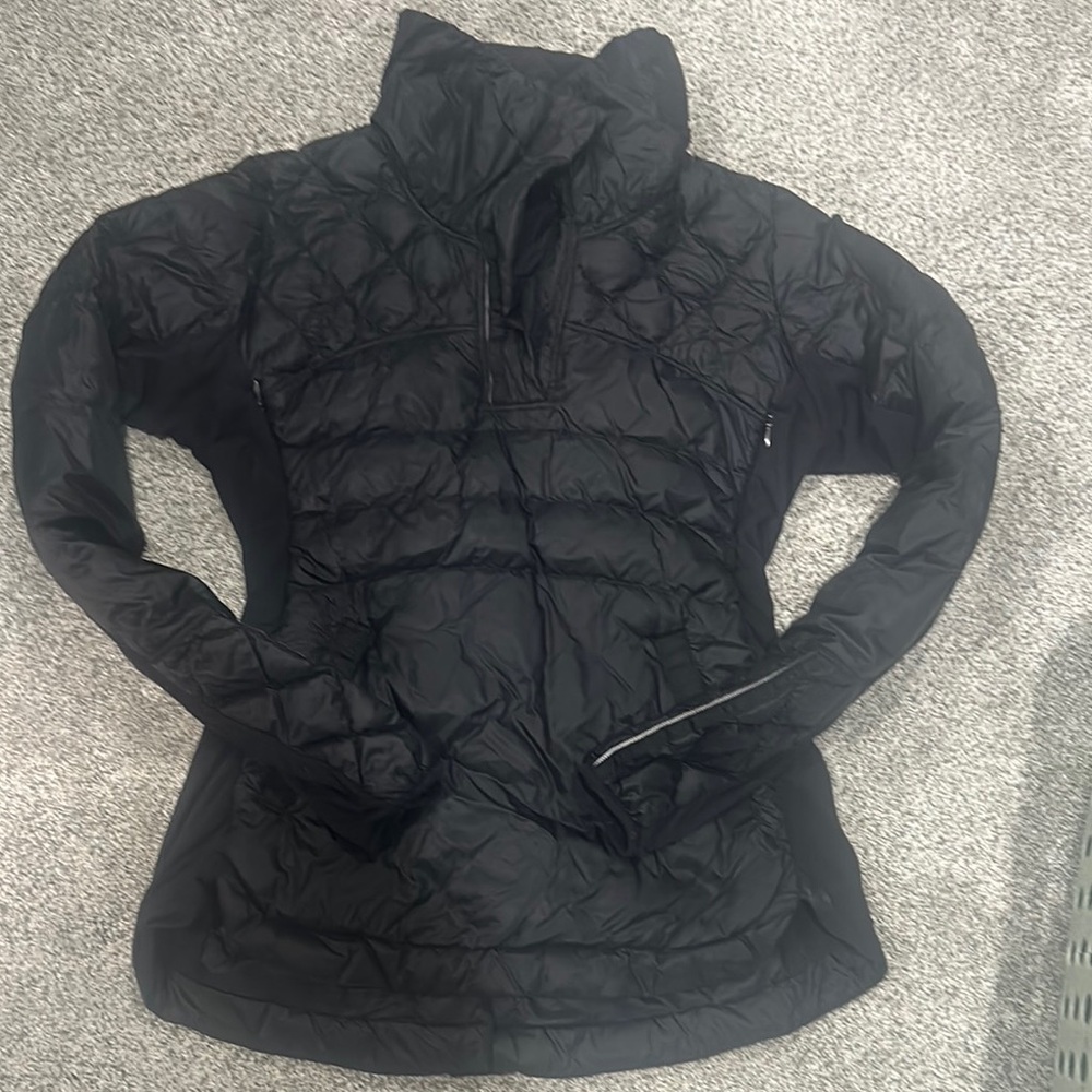 Lululemon down for a run pullover 10